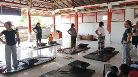 KEGIATAN KELAS SENAM IBU HAMIL 